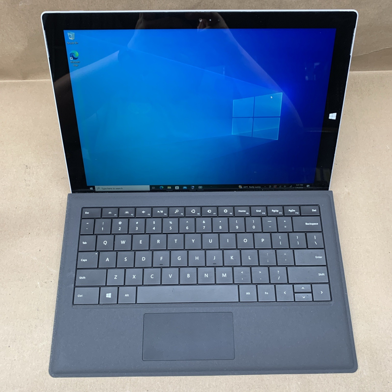 Surface Pro 3, Intel Core i5-4300U @ 1.9GHz, 4GB RAM, 128GB SSD, W10P