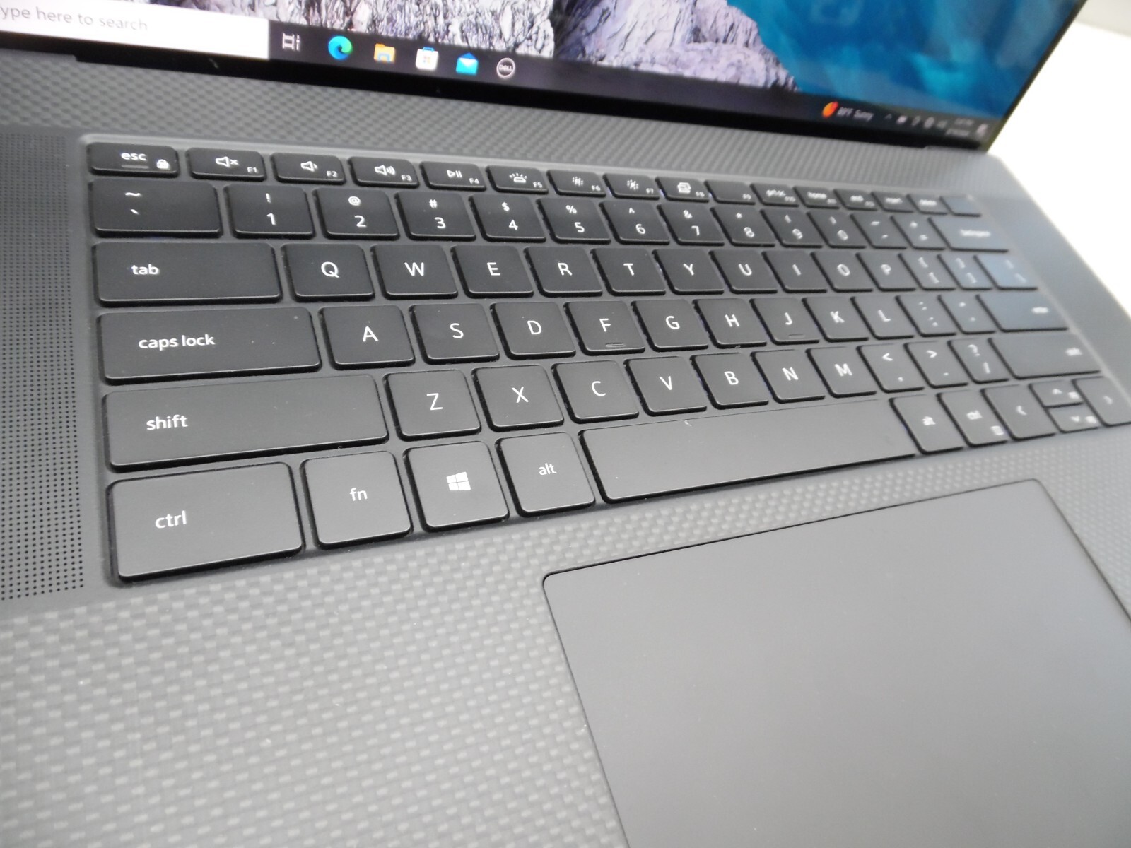 Dell XPS 17 9700 17″ 2TB SSD, Intel Core I7 8 Cores 4.7GHz, 48GB RAM NVIDIA 2060