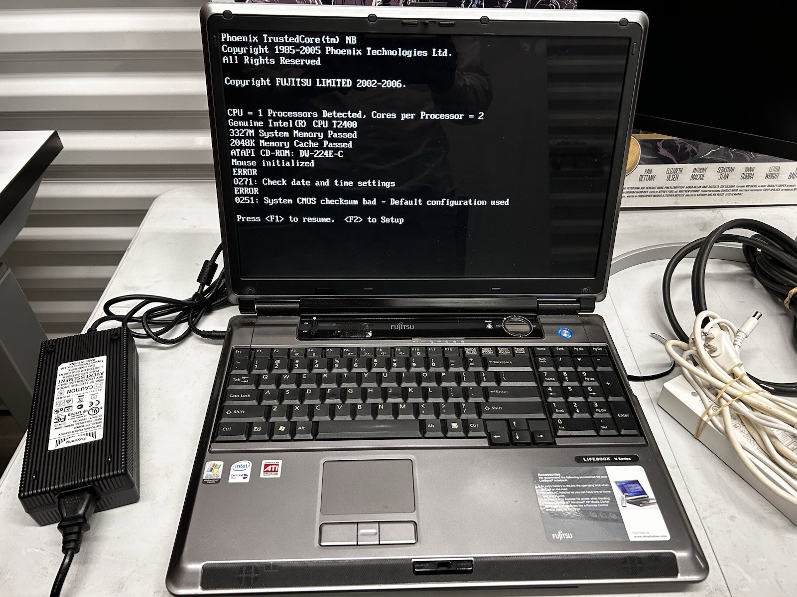 Fujitsu Lifebook N6410 17″ Centrino T2400 + 4GB Ram