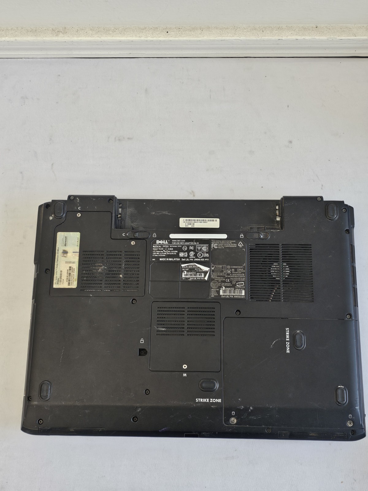 Dell Inspiron 1720 Laptop – VERY DIRTY CASE – 1GB RAM – NO BATT – Parts – READ