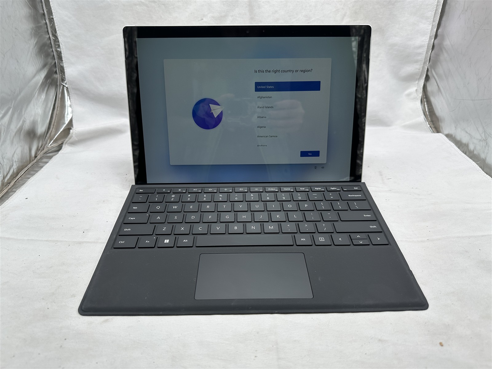 Microsoft Surface Pro 6 14″ Laptop Intel i5-8350U 8GB RAM 256GB NVMe Win 11