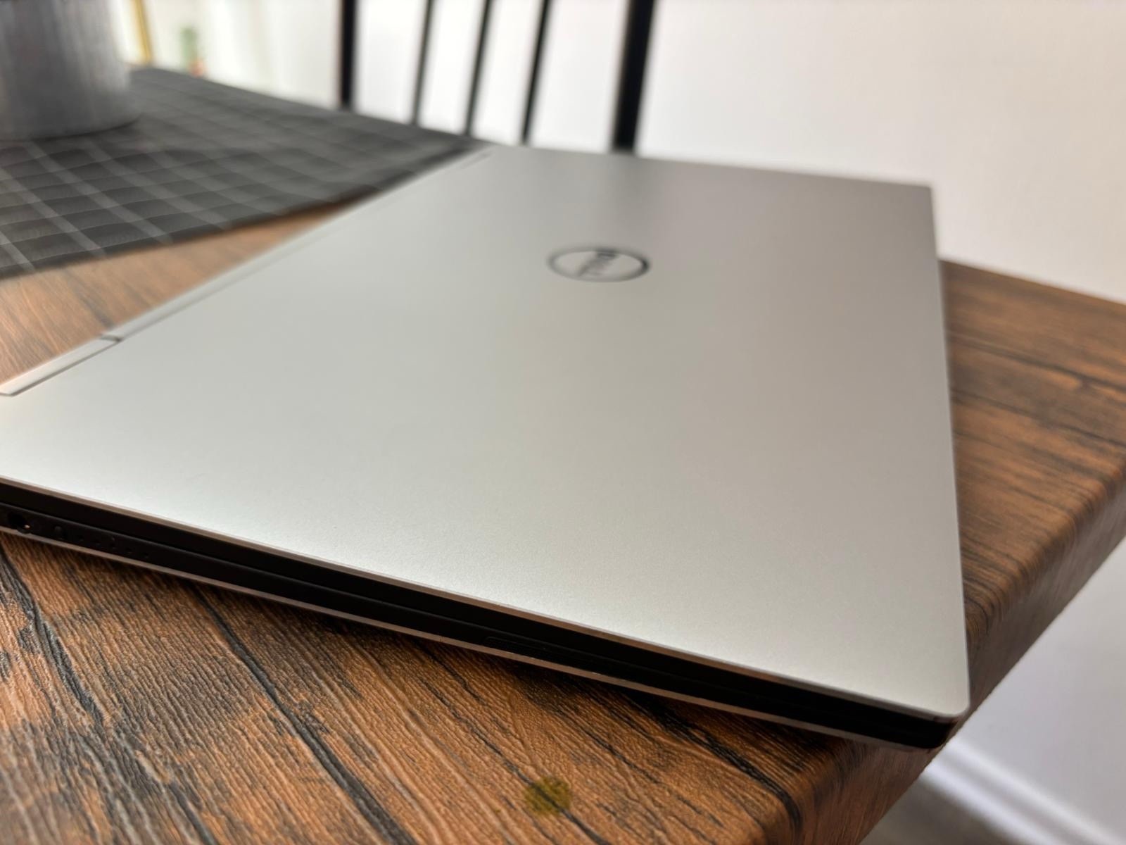 Dell XPS 13 9365 13” (512GB SSD, Intel Core i7-7Y75, 1.30GHz, 8GB) Laptop Silver