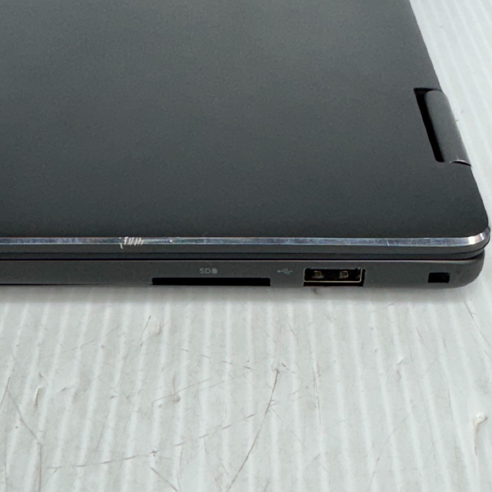Dell Latitude 3379 i3-6100U 13.3″ Touchscreen Windows 11 Pro Laptop 250GB 16GB