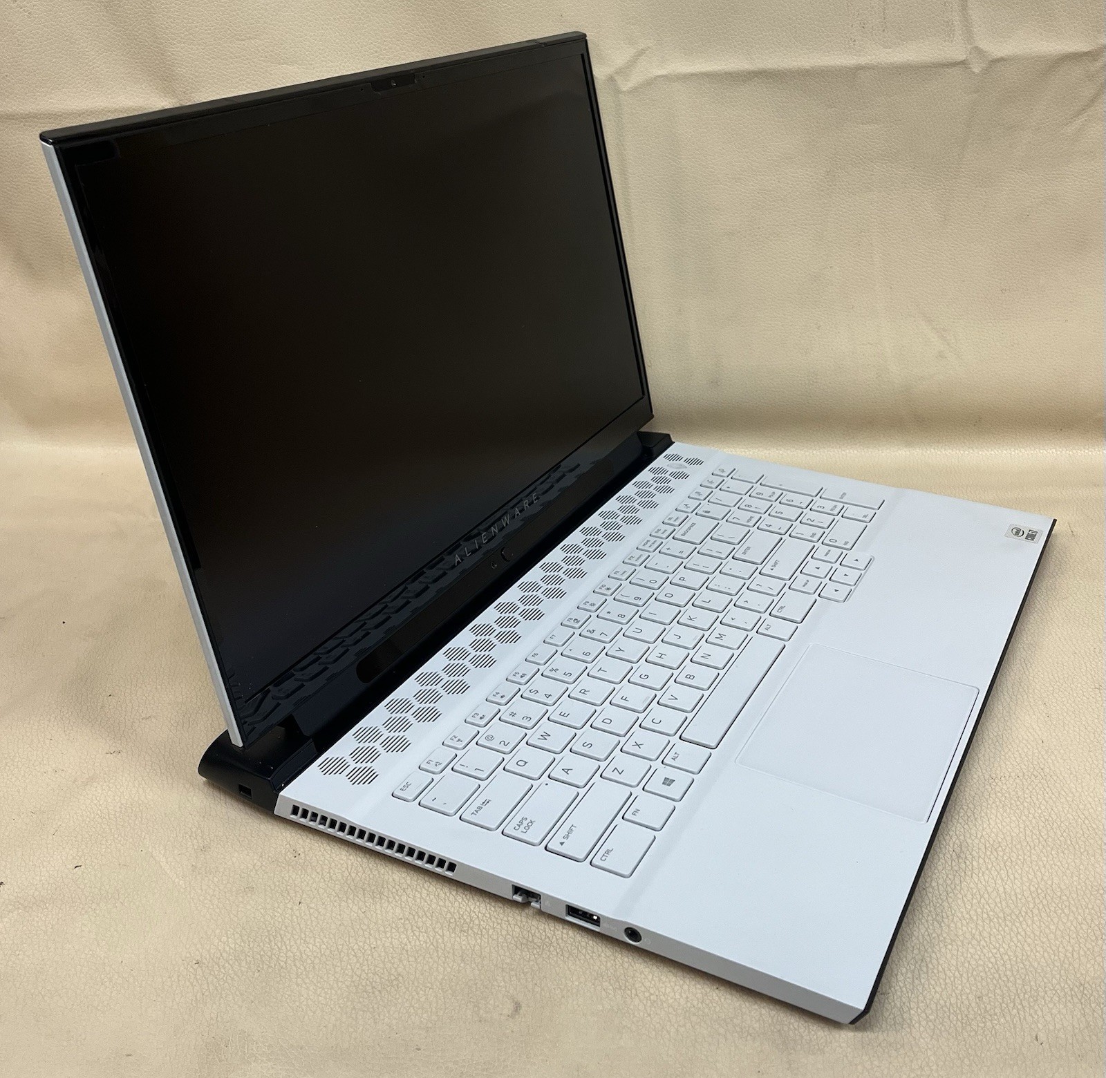 Dell Alienware M17 R3 17″ 4K I7-10875H 512GB SSD 32GB W11 GeForce RTX 2070 SUPER