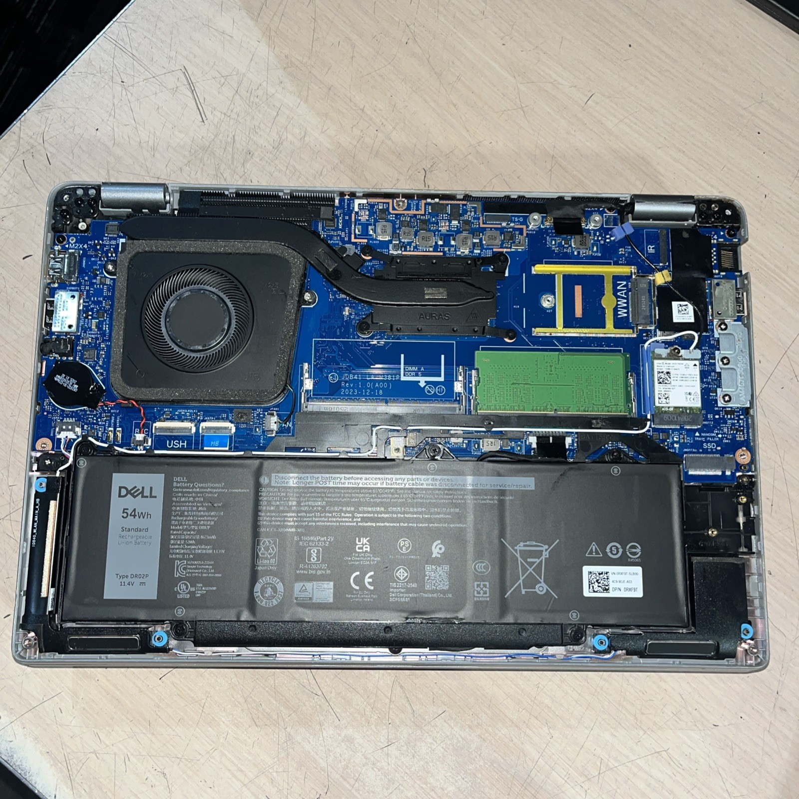 DELL LATITUDE 5450 INTEL CORE ULTRA 5 135U 8GB RAM NO HD