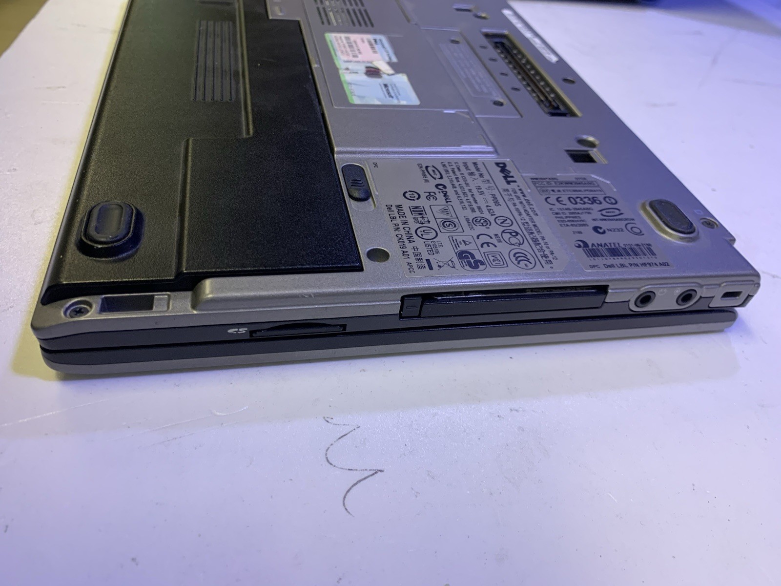 Nice ~ Dell Latitude D420 12″ Laptop Intel Core Duo 1.2GHz 1.5GB RAM (no HDD)