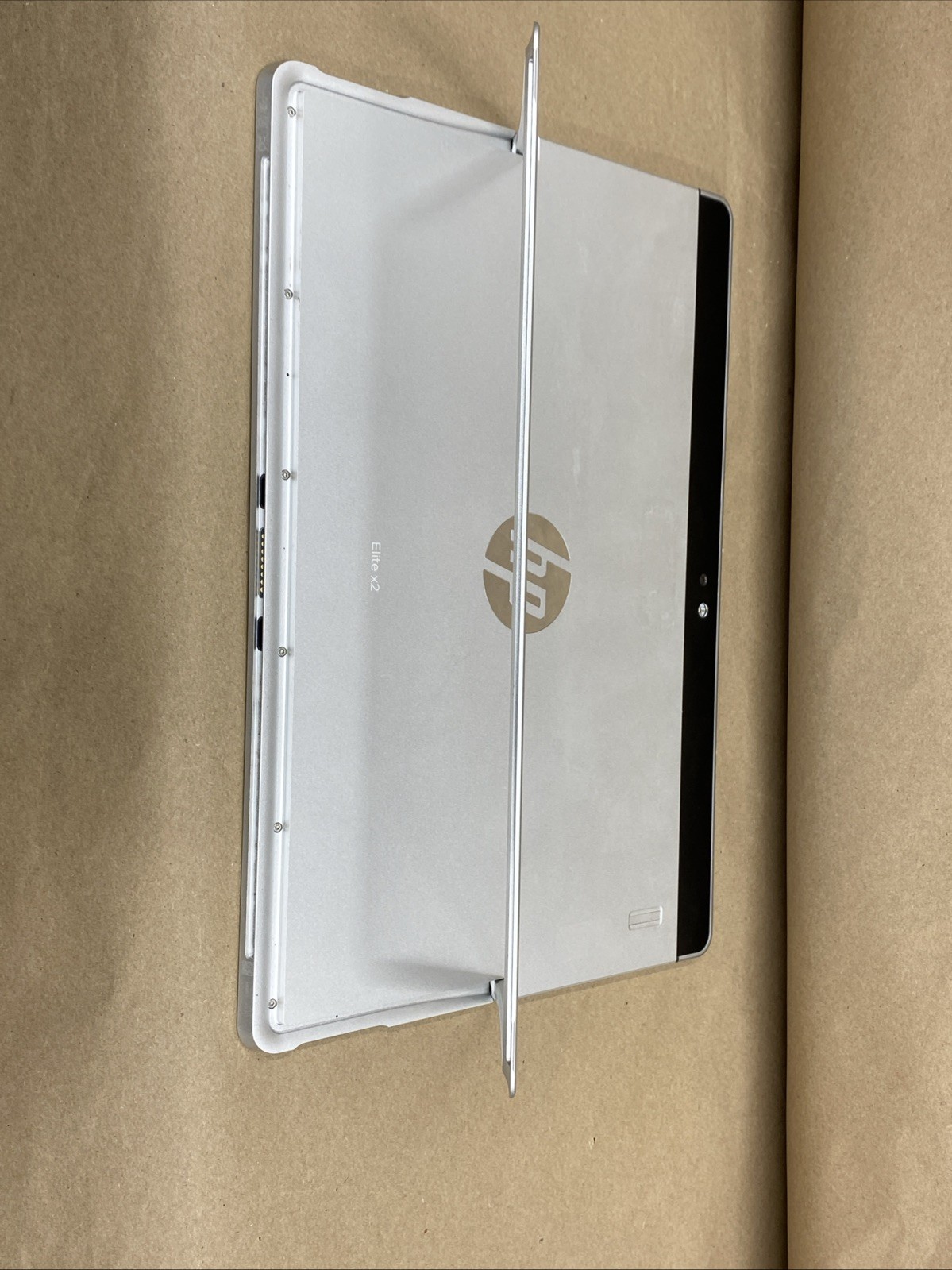 HP x2 1012 G1 – 12″ FHD – m7-6Y75 – 8GB – 256GB SSD – Win 10 Pro – Bad Battery