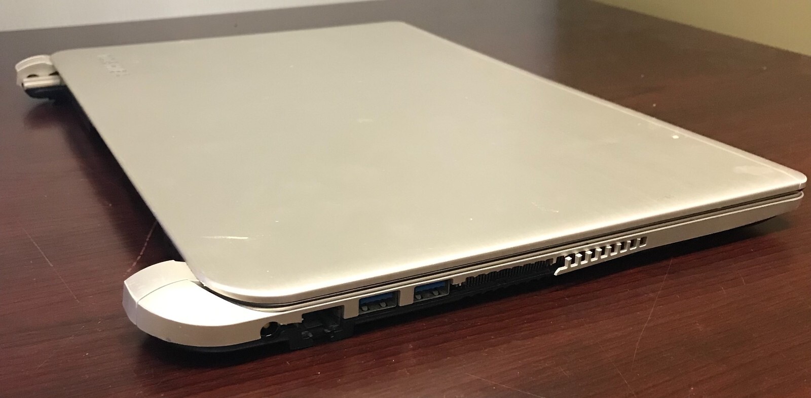 Toshiba Satellite E45-B4200 ( only for parts )