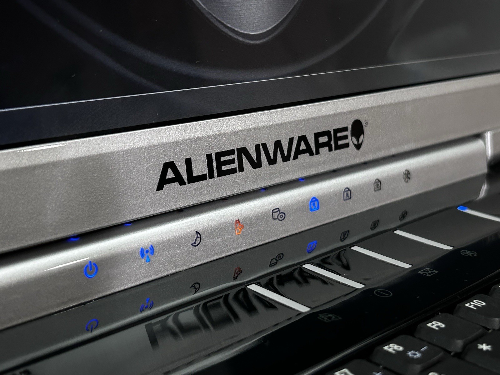 Alienware Area-51 M5700i-R2 Core2 T7200 4GB 2 HDD Backpack Includes