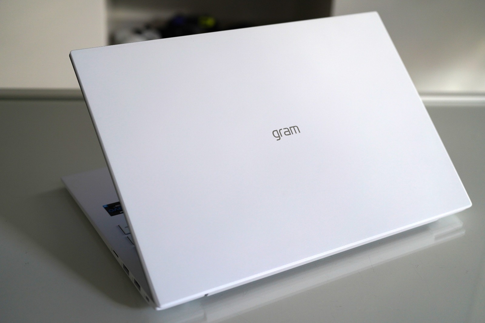 White LG Gram i5-1135G7 16GB DDR4 512GB or 1-2TB SSD 2K 16″ Lightweight Laptop