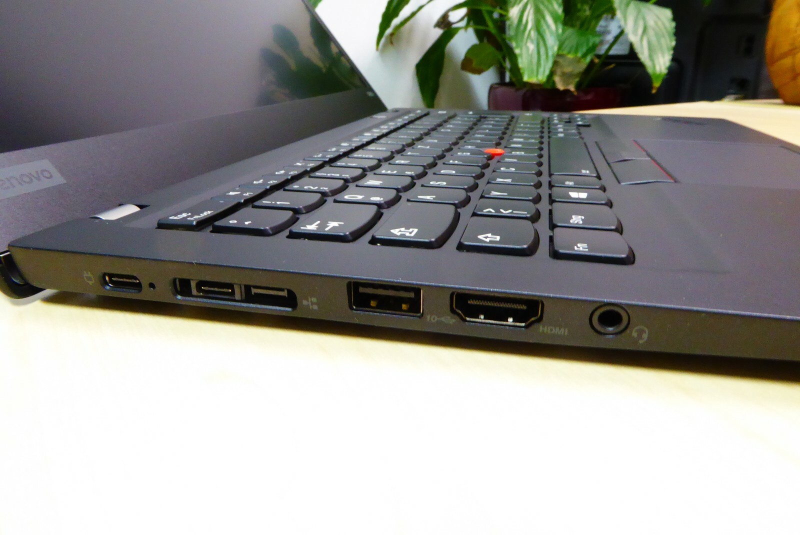 LENOVO THINKPAD T495s AMD RYZEN5 PRO 3500U FHD 1TB SSD CAPTAIN LAPTOP