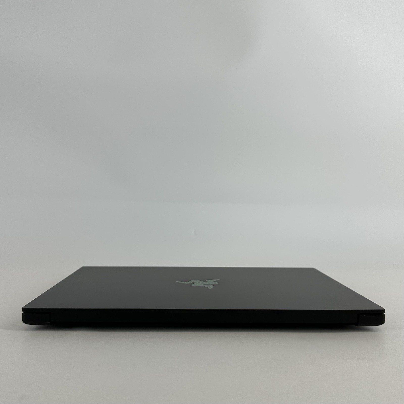 Razer Blade 14 120Hz 2025 2.0 Hz Ryzen AI 9 365 16GB 1TB SSD RTX 5060 BENT FRAME