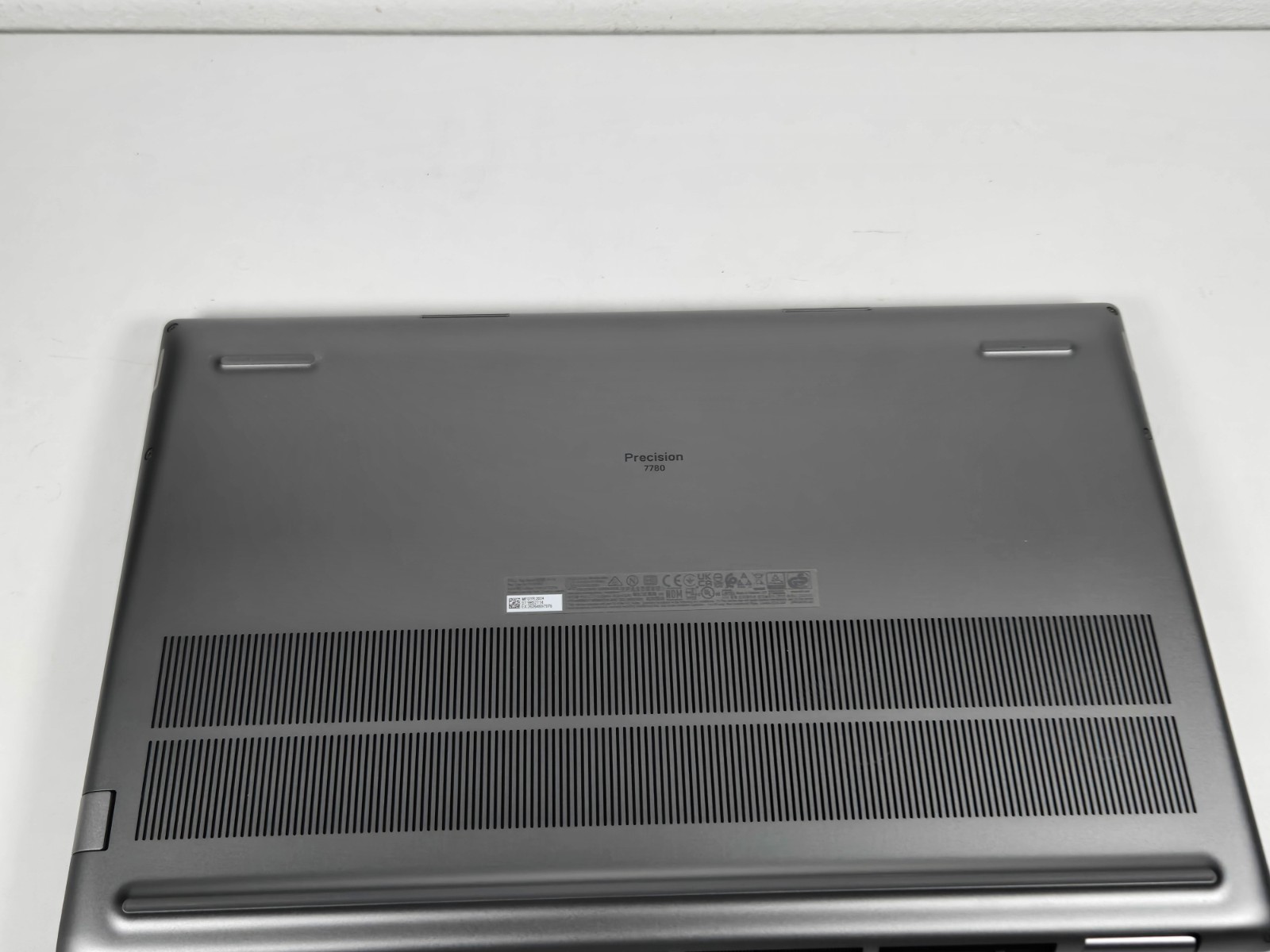Dell Precision 7780 17 FHD 2.1GHz – i7-13850HX – 32GB – 512GB RTX 2000 Combo