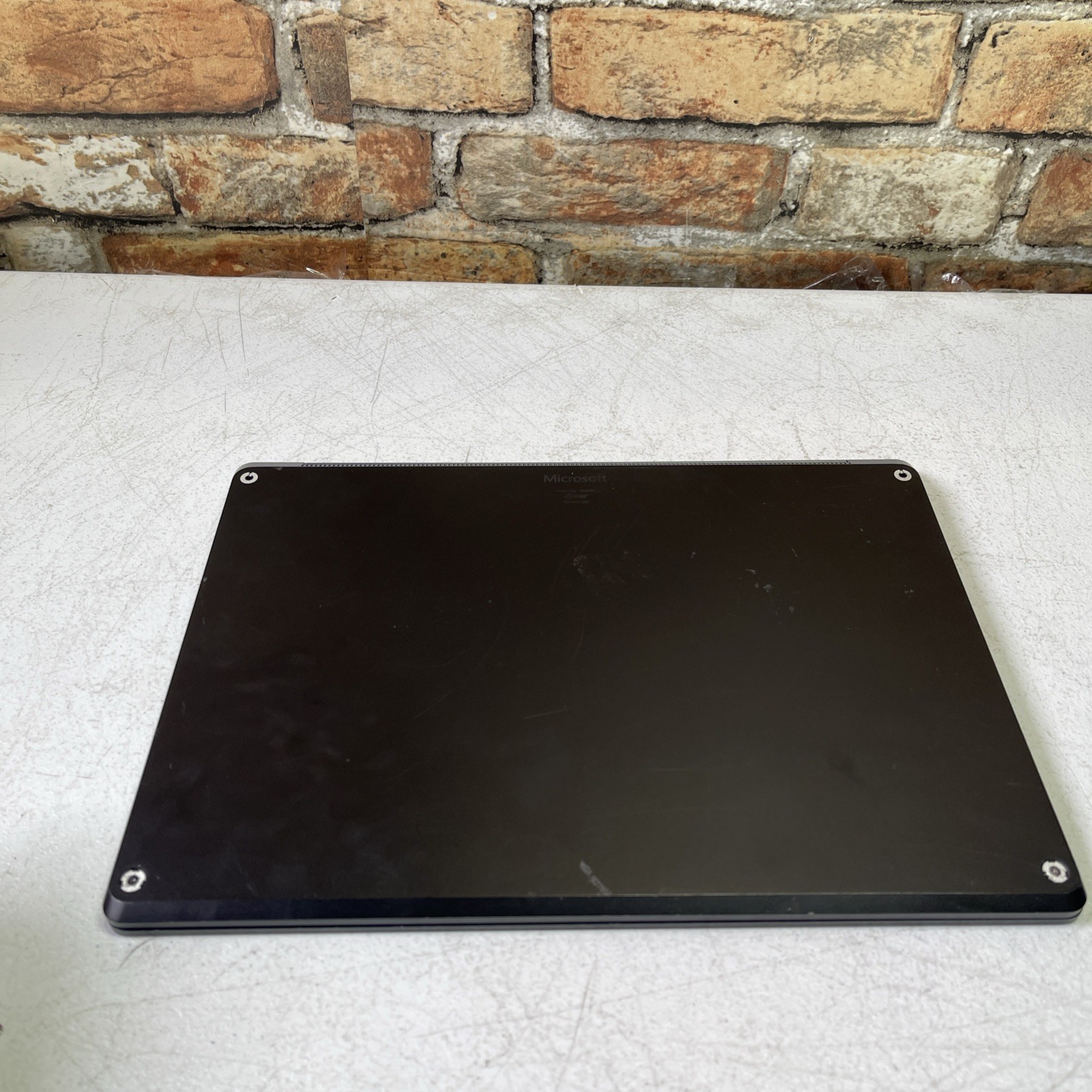 Microsoft 1959 LCD Screen Chassis Battery No Motherboard