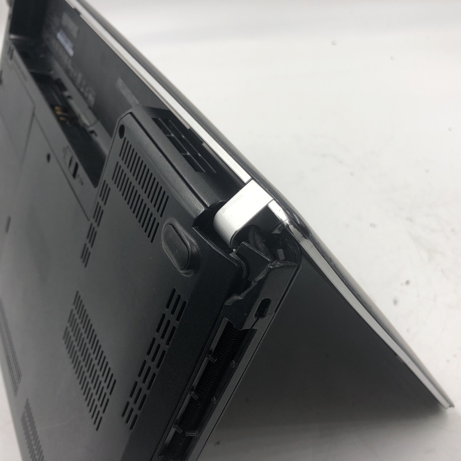 Lenovo Thinkpad E440 Laptop i3 Unknown RAM/HDD/OS Plastic Damage (FOR PARTS)