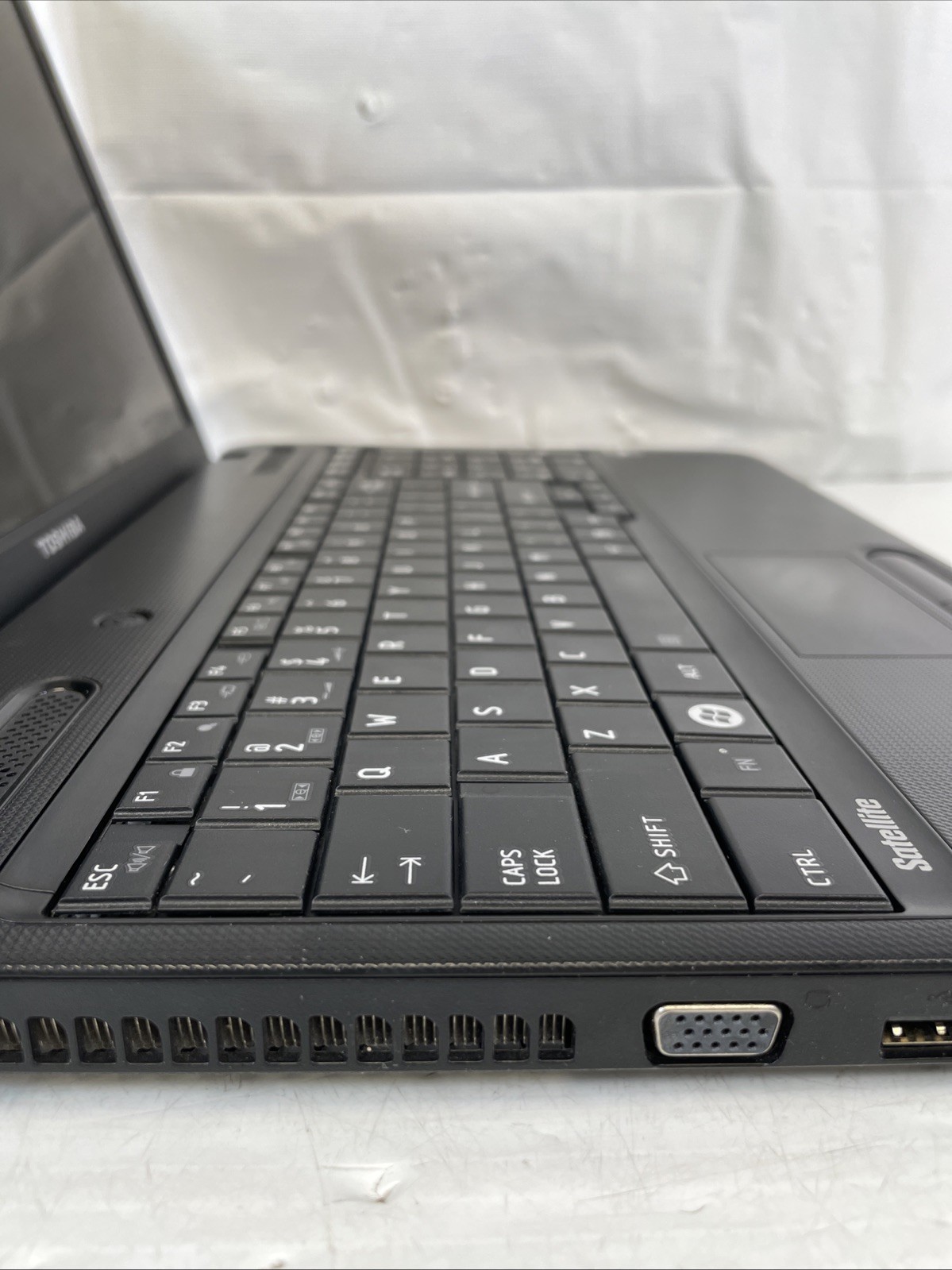 Toshiba Satellite C655D-S50851 Laptop AMD V140 2.3GHz 2GB RAM 320GB HDD WinXP