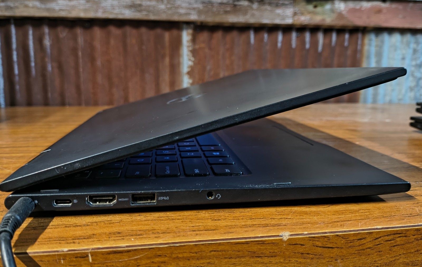 Dell Latitude 3390 2-in-1 (Windows 11 / Core i5-8250U / 8GB / SSD) – Windows 11