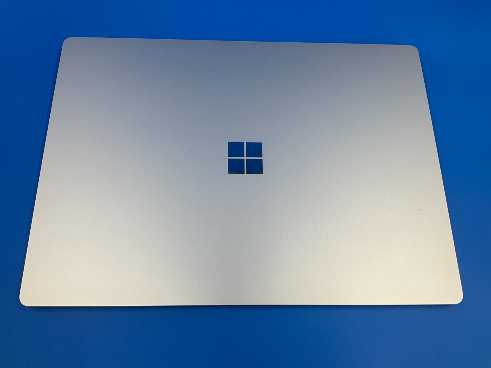 Microsoft Surface Laptop 4 R7-4980U 8GB 256GB 15T W10P Platinum 5V8-00001