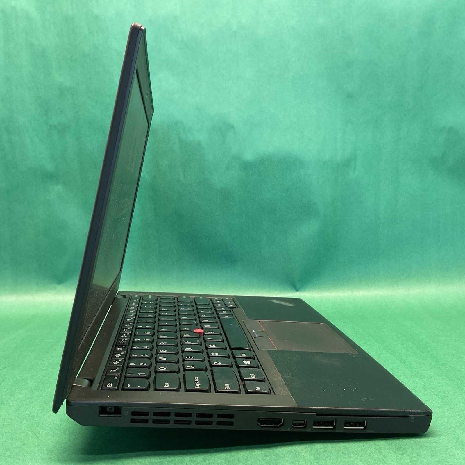 Lenovo Thinkpad x260 – Powers On – NO HARD DRIVE- Untested