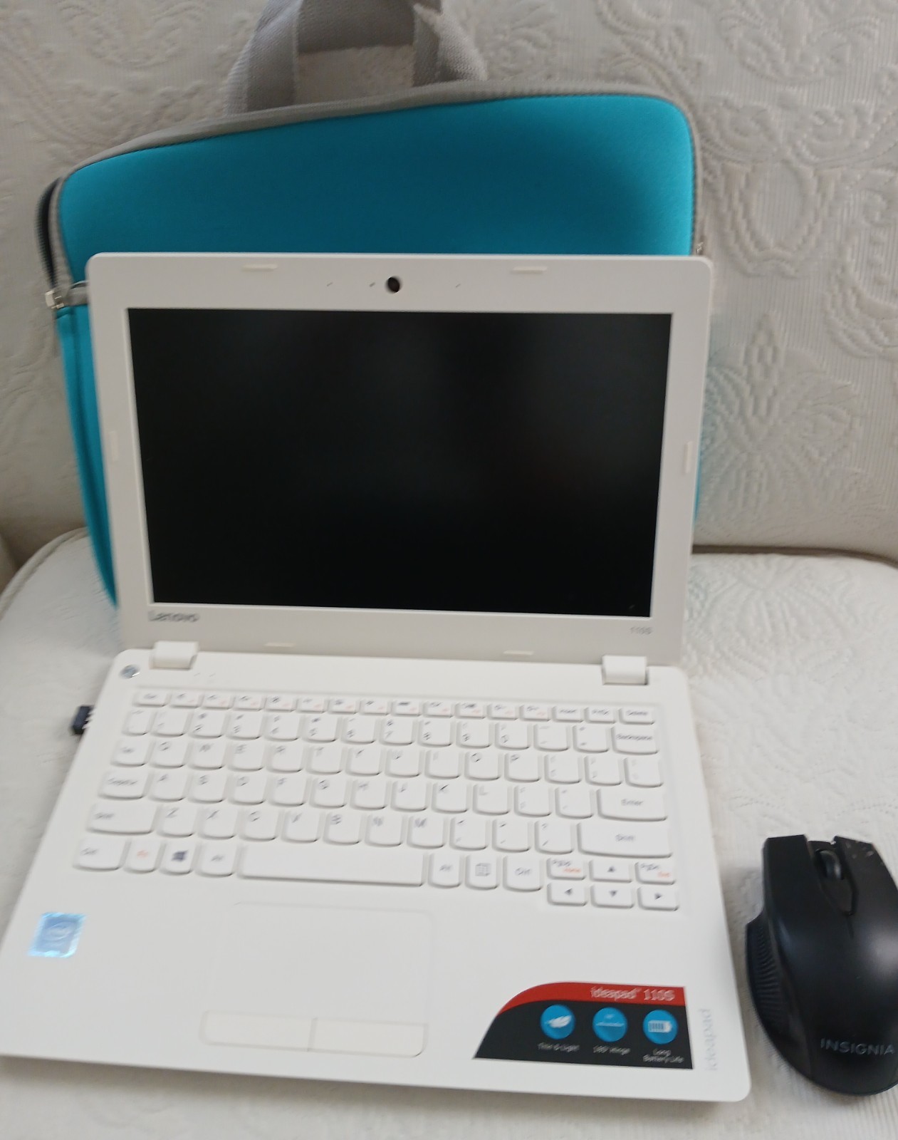 Levono Idea Pad portable computer with wireless mouse and padded carrying case