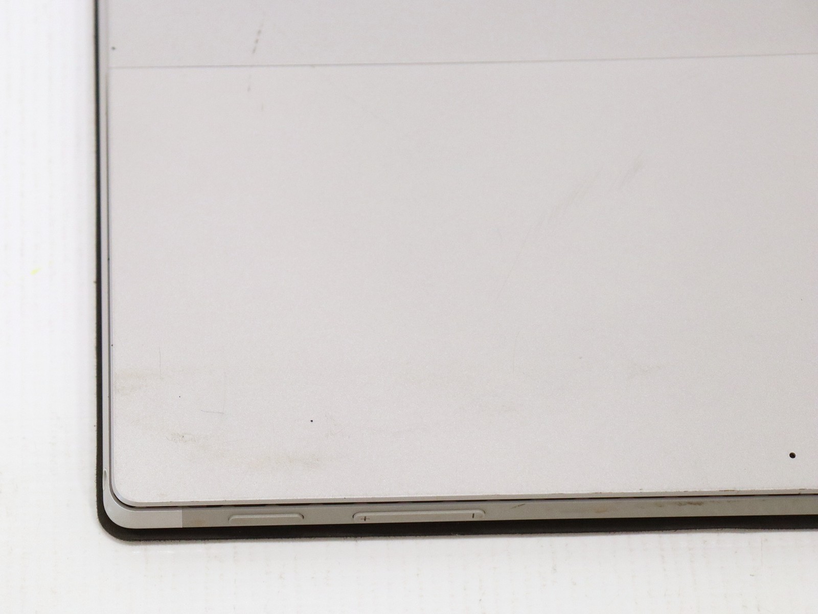 Microsoft Surface Pro 6 1796 12.3″ Intel i7-8650U 8GB 256GB NVMe Windows 11 Pro