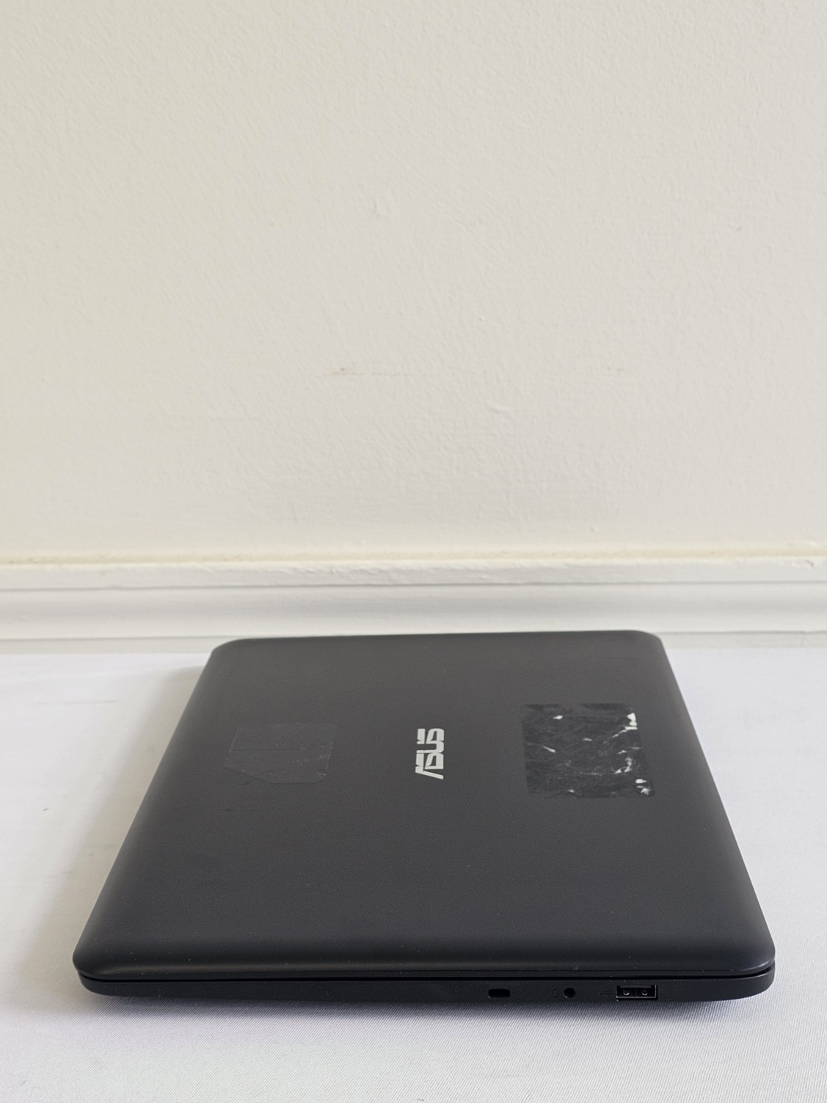 ASUS E402S Laptop – Intel Celeron N3060 – 4GB RAM – 32GB SSD – Windows 10
