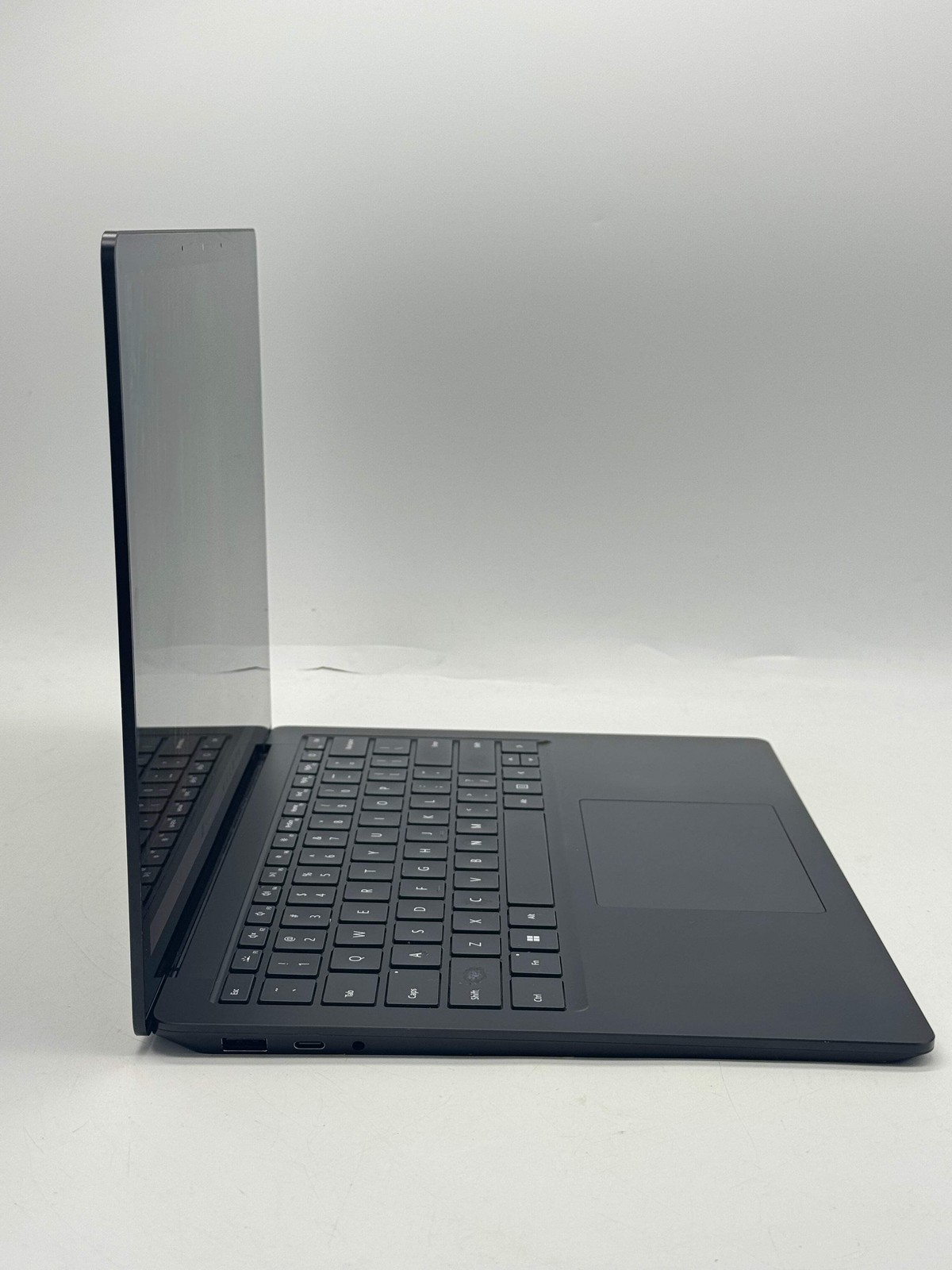 Microsoft Surface Laptop 4 1951 13.5″ Core i7 11th Gen 16GB 256GB Black Used
