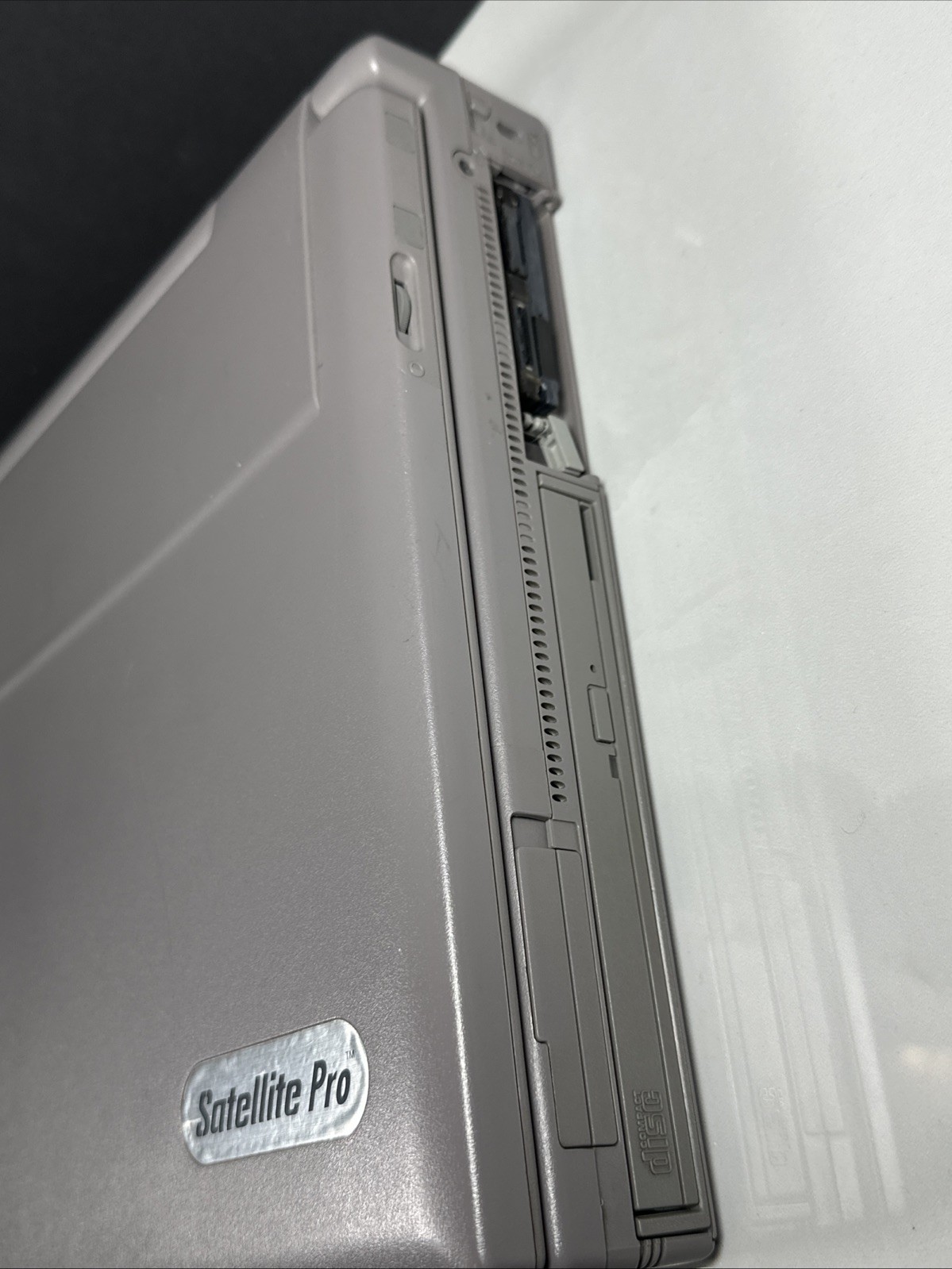 Toshiba Satellite Pro 440CDX Vintage Laptop w/ Port Replicator Charger Boot BIOS