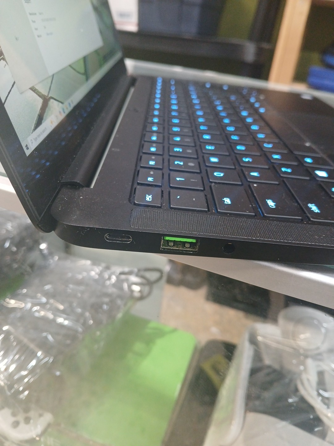 razor blade stealth 14 , 16gb ram, intel corei7 8th gen