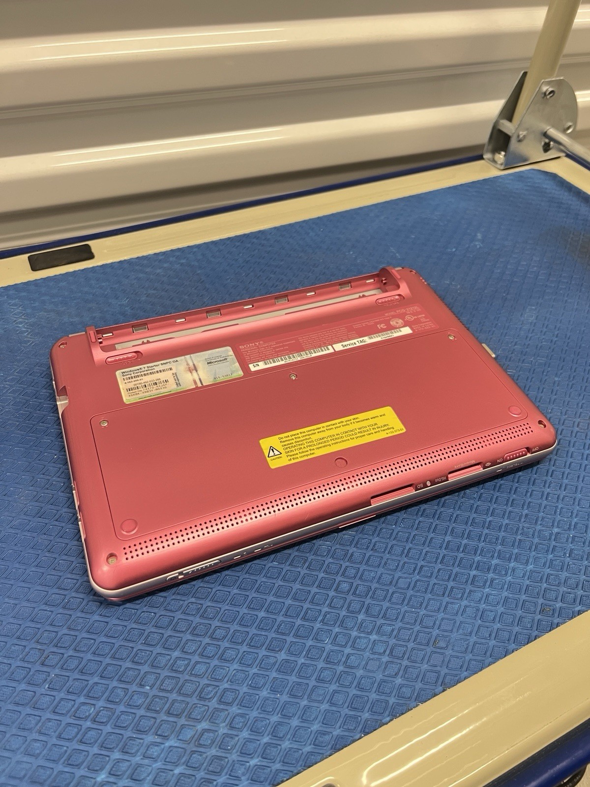 SONY VAIO VPCW221AX 10.1”LED 1.83GHz W Series Mini Netbook Windows 7 Pink