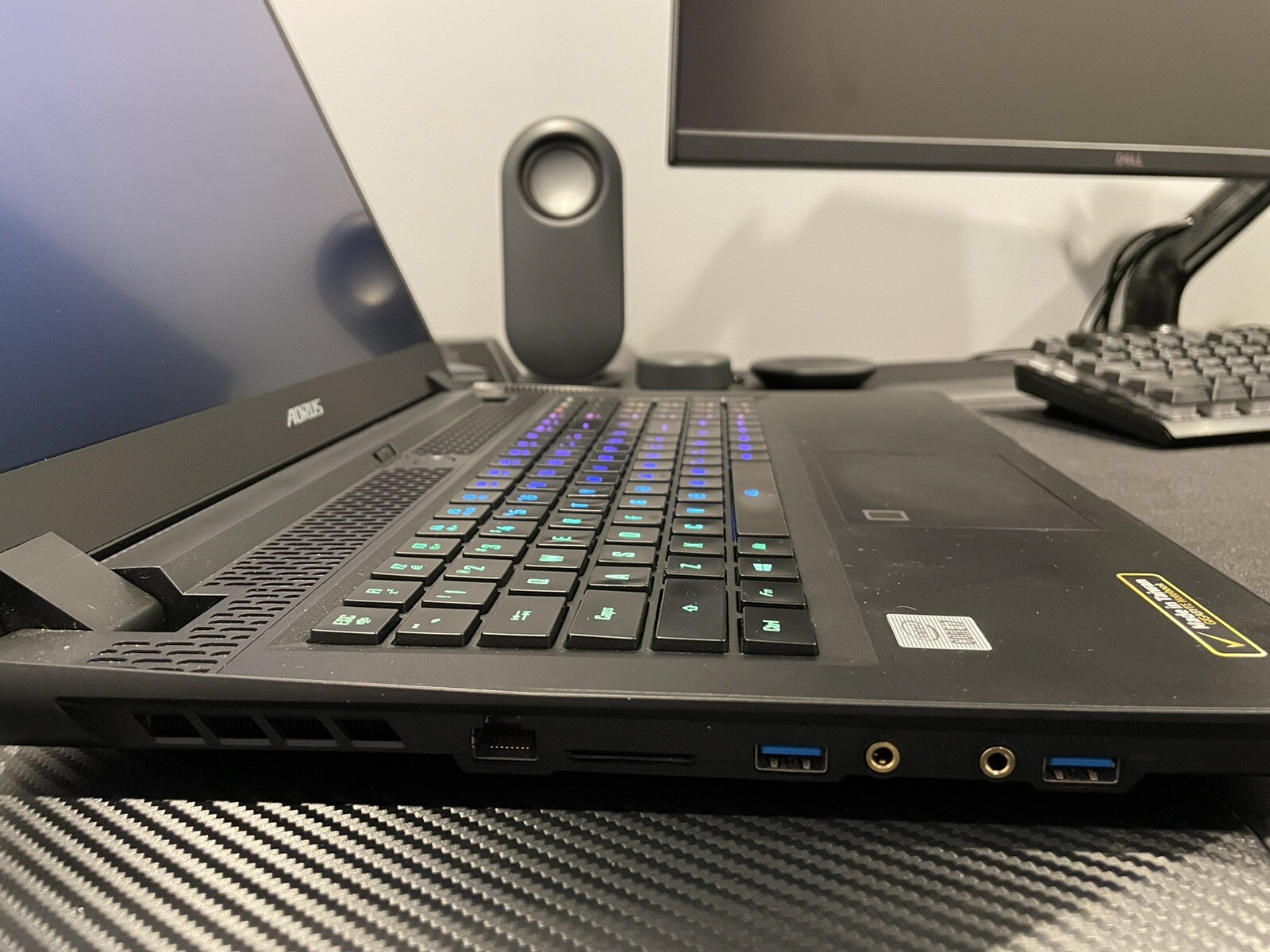 Aorus 17G XC (3070, i7 10870H, 300 HZ, 32 GB RAM, 512 GB SSD)