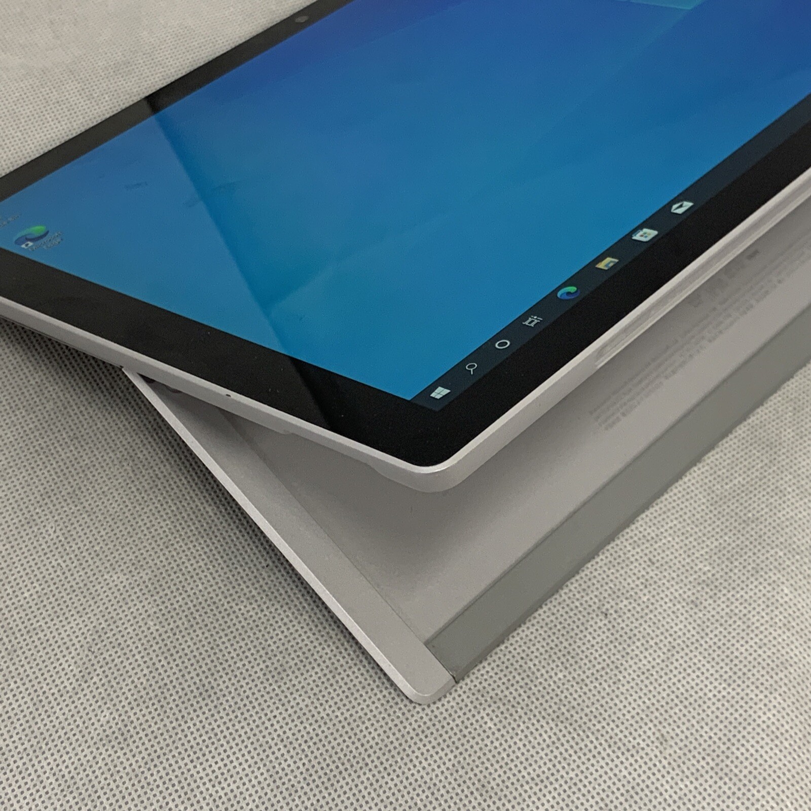 Microsoft Surface Pro 6 12.3″ Wi-Fi, 128/256/512GB, i5/i7, Black/Platinum