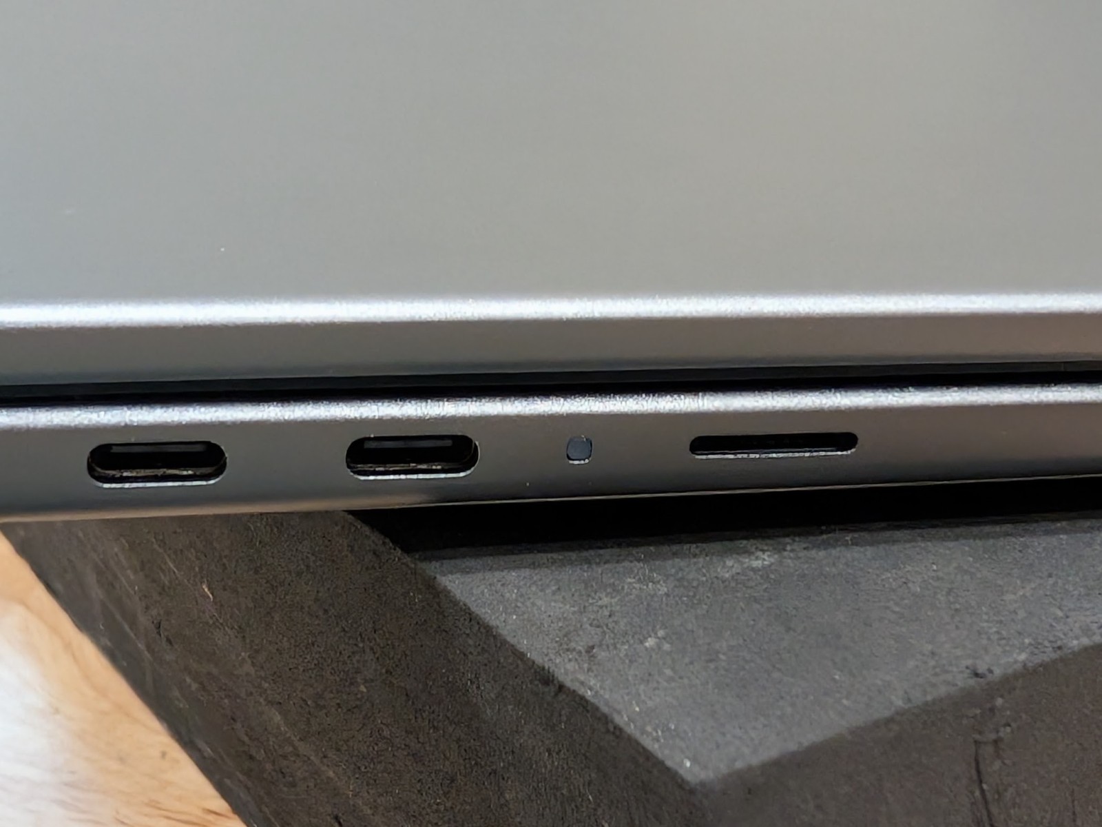 Dell Latitude 7455 14 QHD+ Touch Snapdragon X Elite 32GB 512GB SSD Adreno GPU
