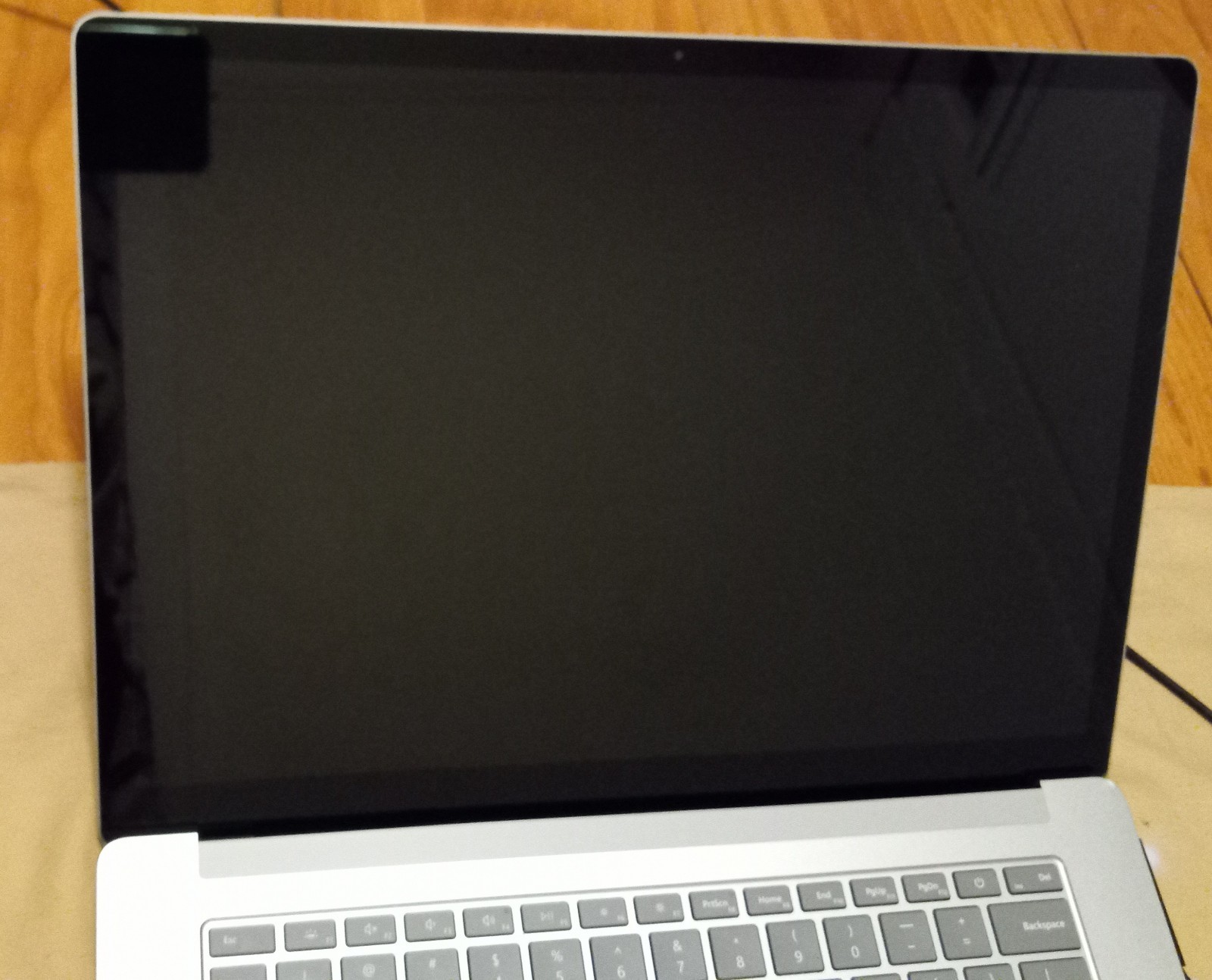 Microsoft Surface Laptop 3 15″/i5-1035G7, 1.2ghz/8GBram 256GB SSD -2 issues**