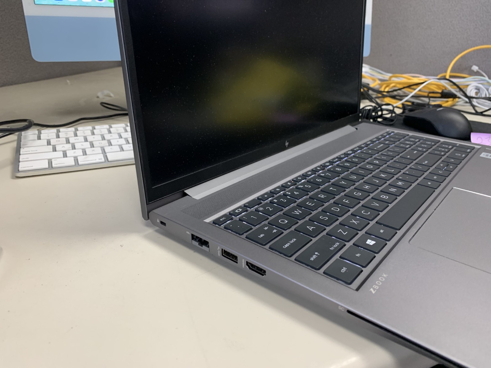 HP ZBook G7 15″ 16GB 256GB SSD i7 2.7ghz