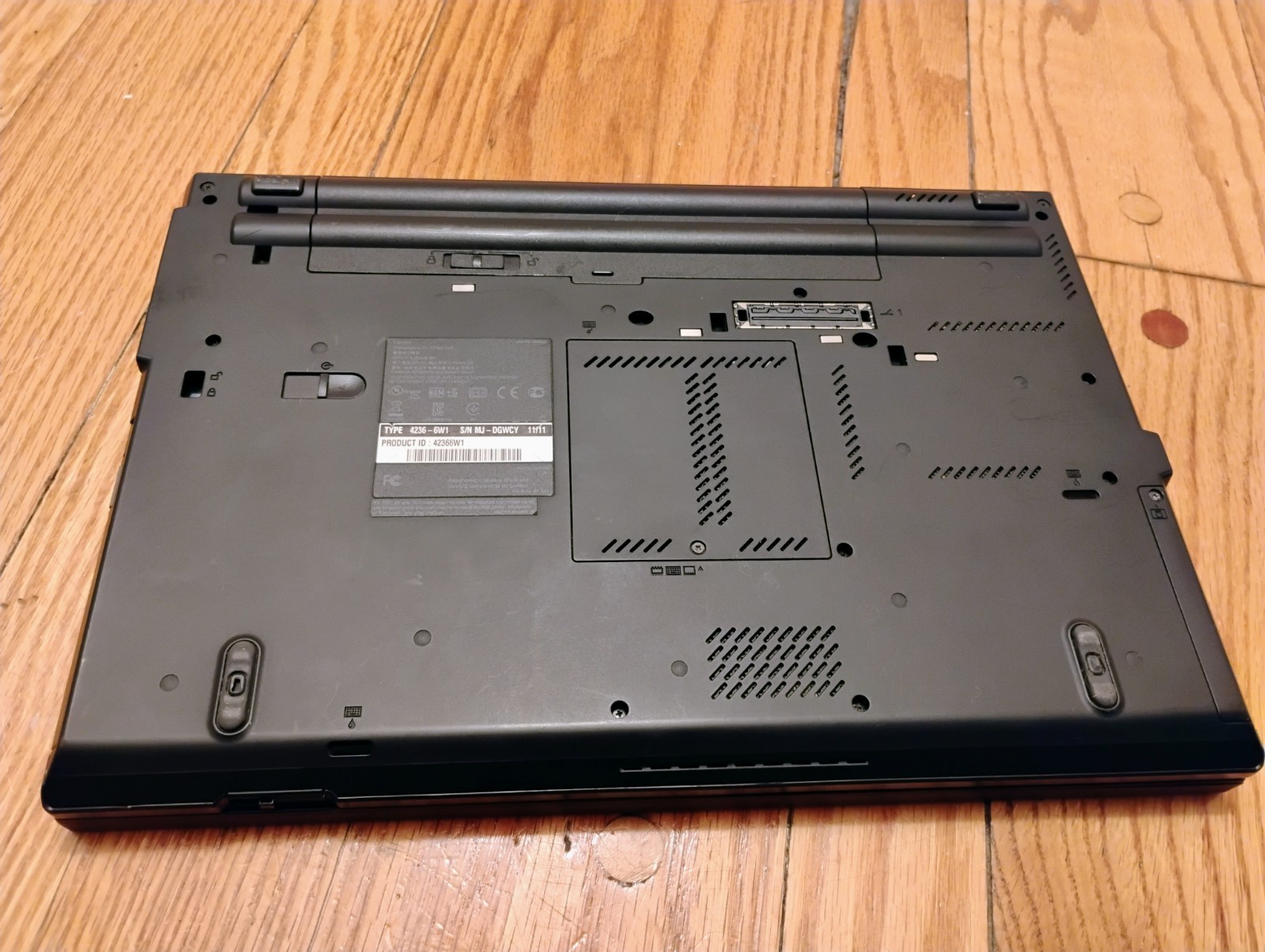 Lenovo T420i Laptop: i3-2130M, 16GB Ram, 128GB SSD, Webcam, Linux Mint