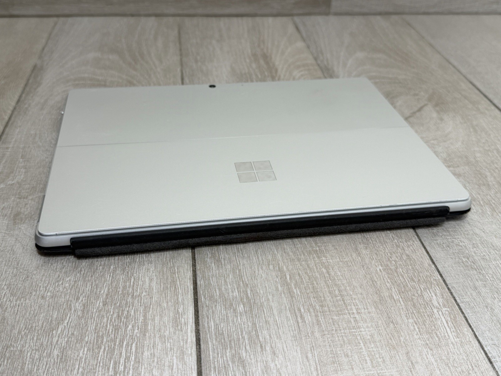 Microsoft Surface Pro 8 13″ Core i5-1135G7 8GB RAM 128GB NVMe SSD 1983 Win-11