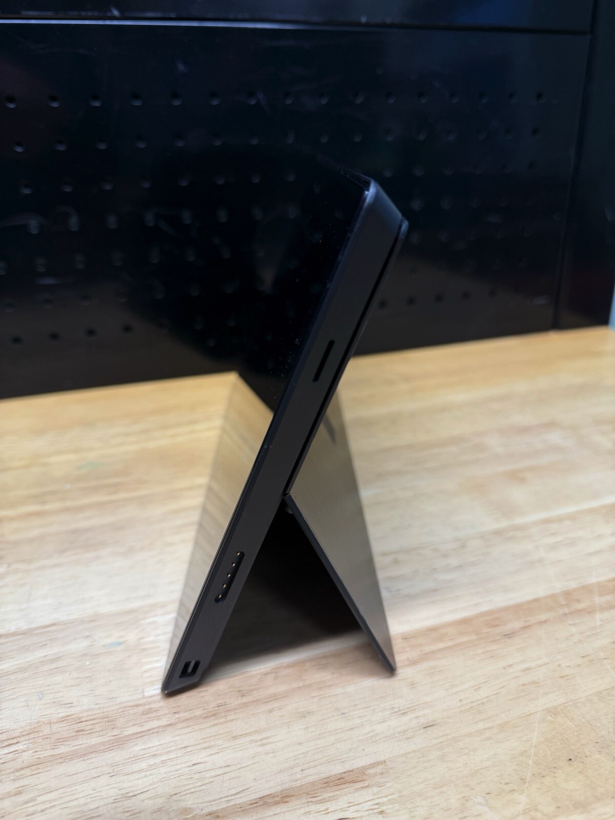 10.6″ Surface Pro Intel i5-3317U @ 1.7GHz / 4GB RAM / 64GB SSD / Bad Battery