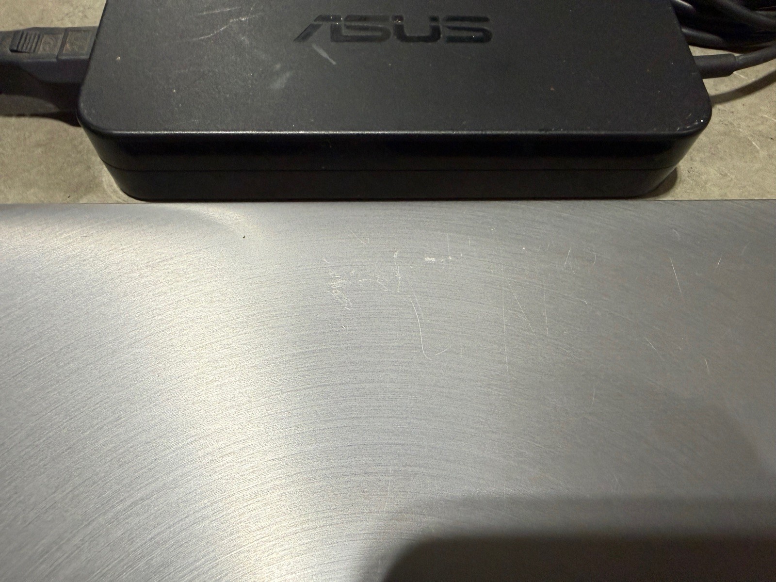 Asus Zenbook UX501V I7-6700HQ 16GB 512GB Win10 W/ AC Adapter