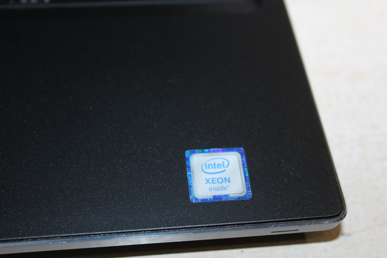 Dell Precision 7530 15.6” Xeon 2.7GHz Turbo16GB 512NVMeQuadro p1000 4GB Win10