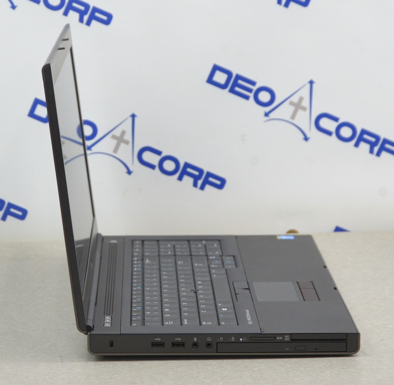 Dell Precision M6800 Laptop, 3M M2767PW Monitor W/ 33″ Large Case & Assembly