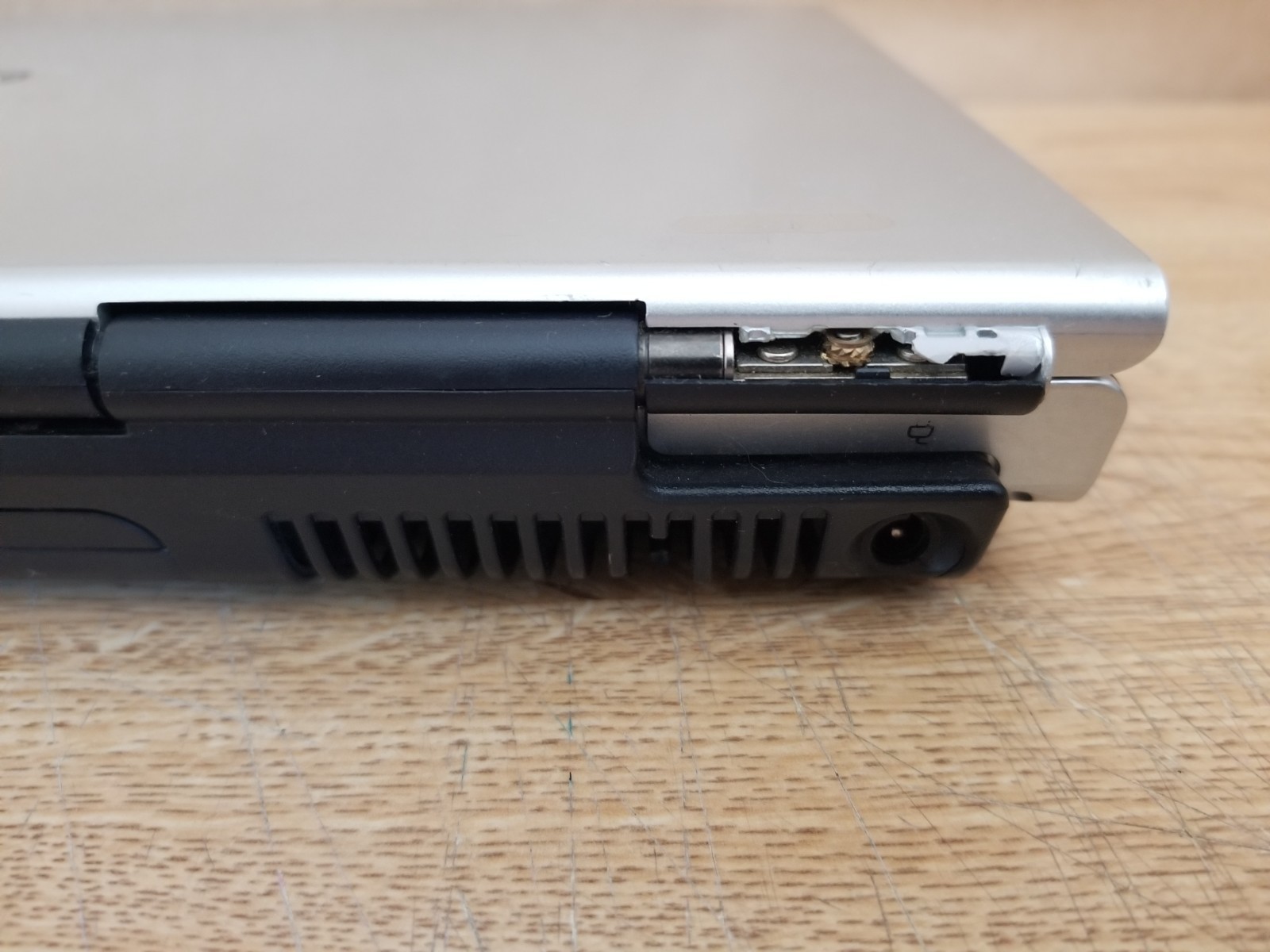 HP Pavilion Special Edition – Ent. Notebook PC DV1000 – 512MB, 80GB HDD – Parts