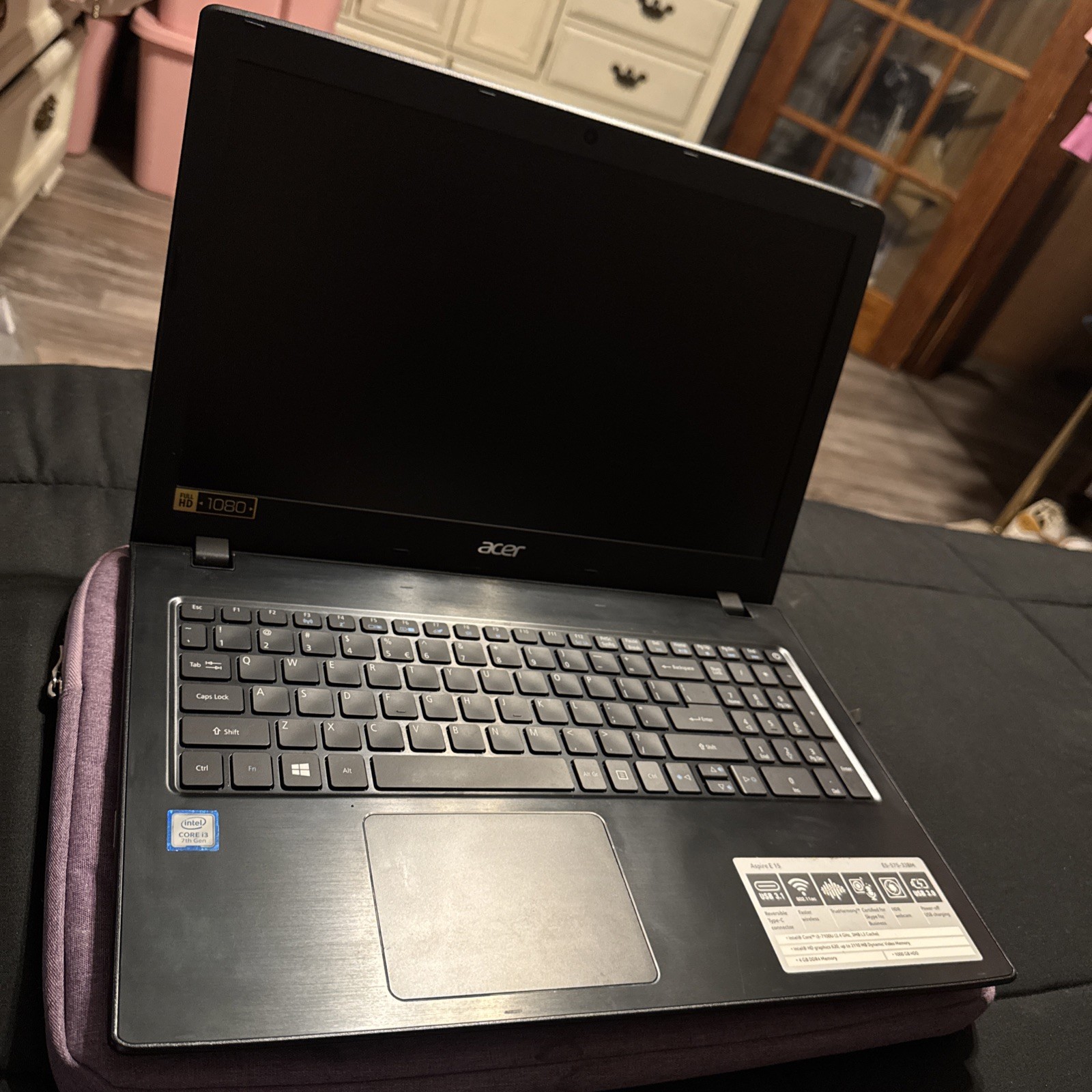 Acer E5-575 Laptop 15.6 Inch Screen Size 4GB DDR4 Memory, 1TB 5400RPM HDD
