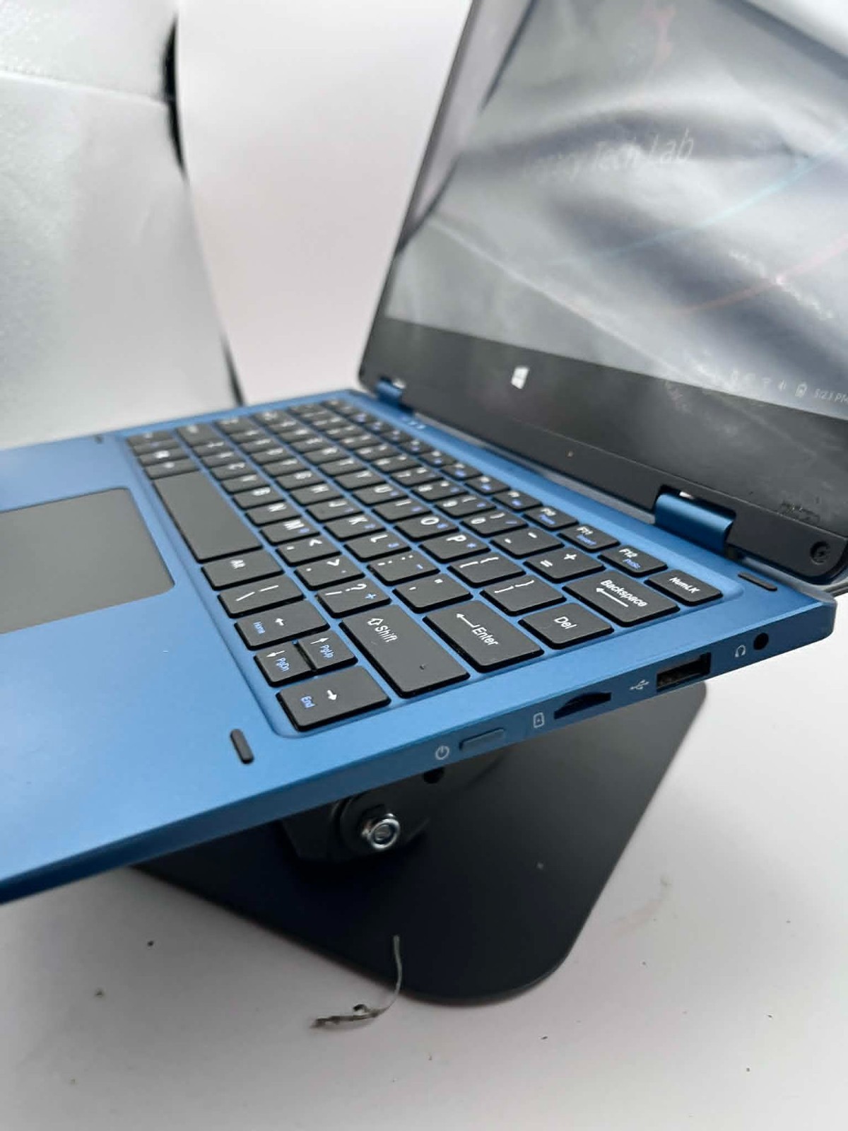 Gateway 11.6″ | Linux Mint | Intel Celeron | 4GB | 64GB SSD | New Charger