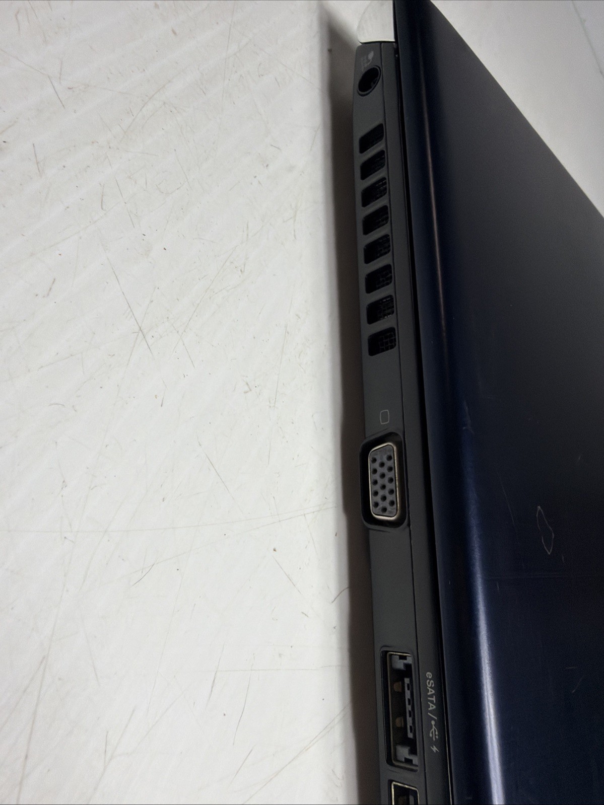 Toshiba Portege R835-P70 13″ Laptop i5-2410m 4gb Ram No Drives Boots Bios
