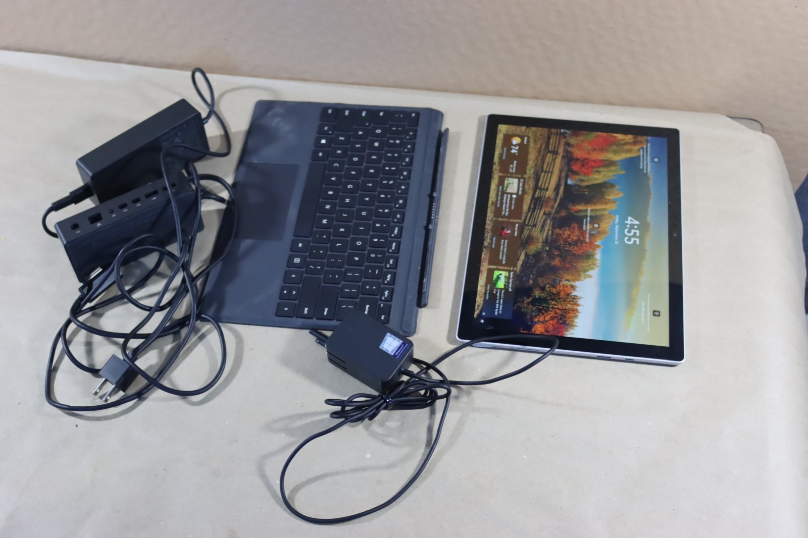 Microsoft Surface Pro 5 i5-7300U 8GB RAM 256GB Wi-Fi + LTE