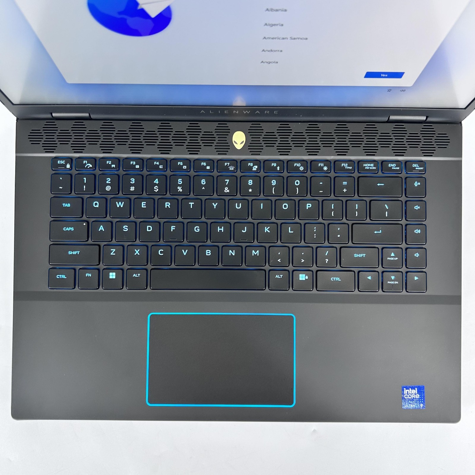 Dell Alienware M16 R2 240Hz QHD+ 2.5 GHz Ultra 9 185H 32GB 1TB SSD RTX 4070 Good
