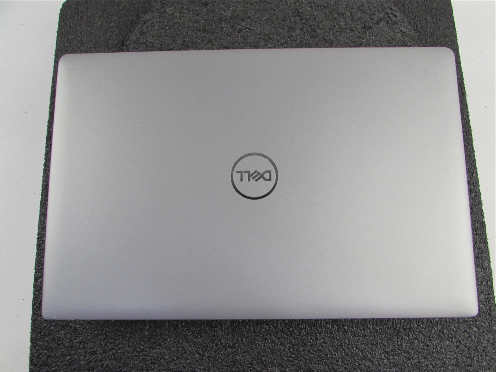 DELL LATITUDE 5520 1920X1080 FHD CORE I7-1185G7 NO SSD 8GB RAM NO O.S