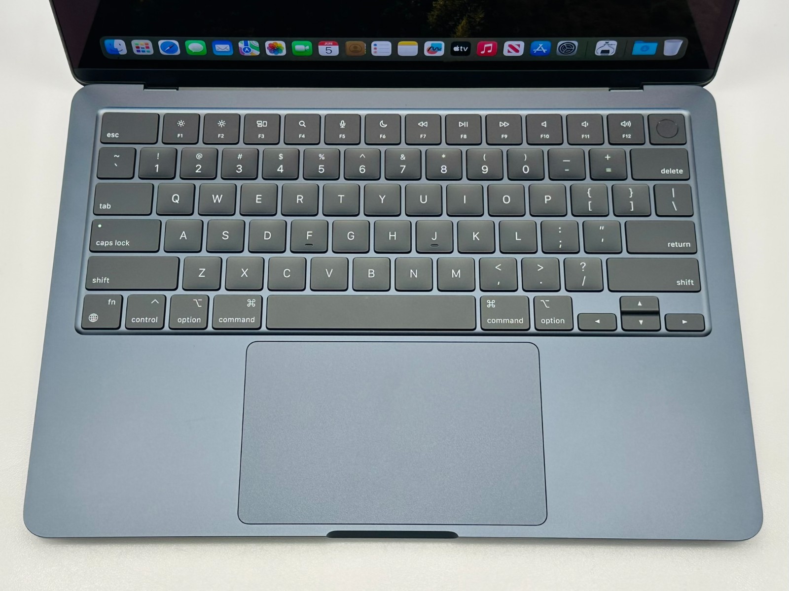 Apple MacBook Air 13.6″ A3113 (2024) M3 16GB 512GB 4-cycles #48