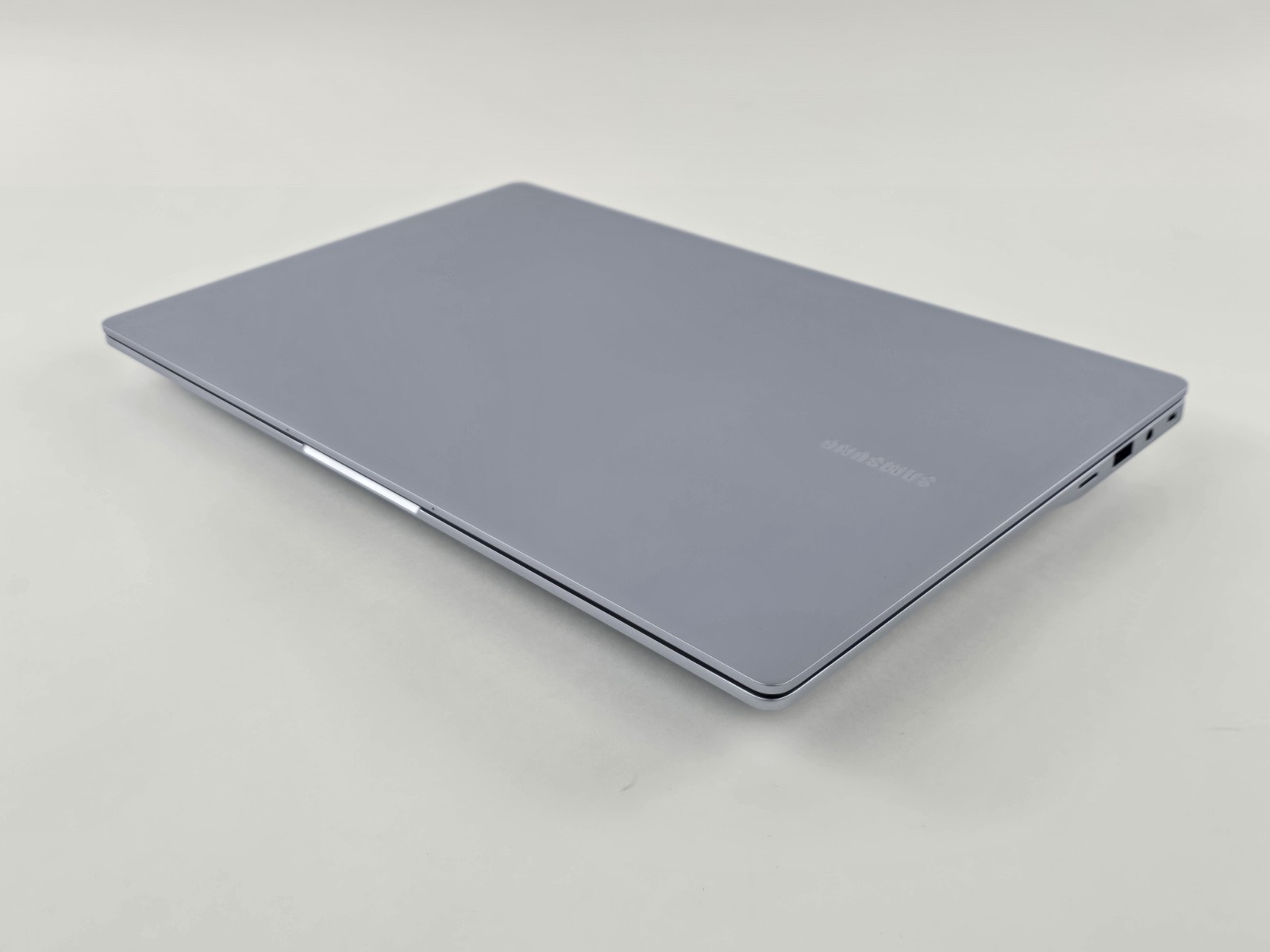 Samsung Galaxy Book4 Edge 15.6″ FHD Laptop Snapdragon X Plus 16GB RAM 512GB SSD